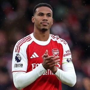 九州娱乐-阿森纳后卫回归状态巅峰，助队连续取胜提升排名的简单介绍