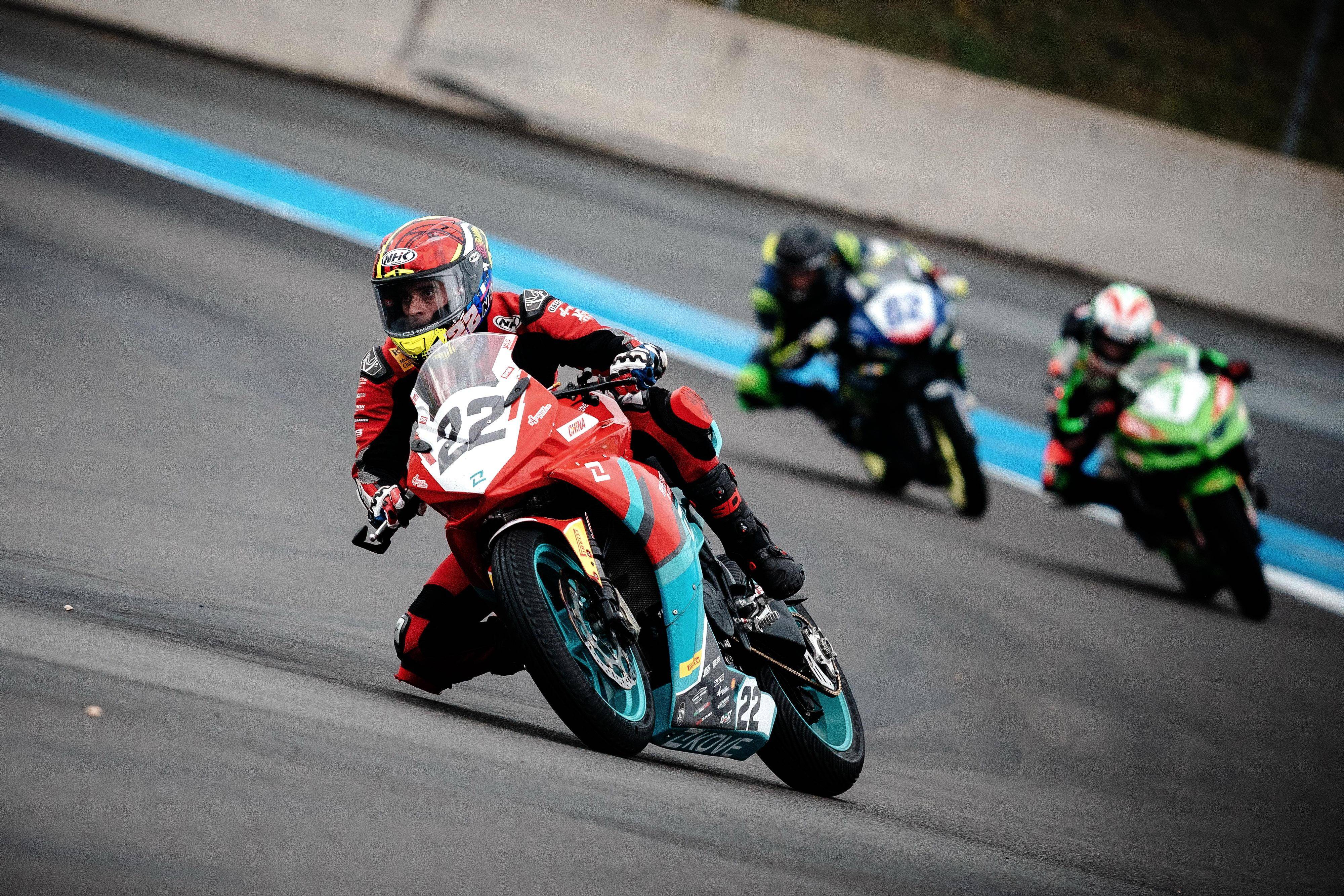 包含胜负迎头!赛场上充满激烈比拼,奋力向前的词条 包含胜负迎头!赛场上充满激烈比拼,奋力向前的词条