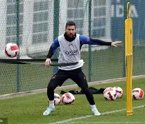 巴黎圣日耳曼夺得联赛冠军，全队欢庆锦标加冕的简单介绍