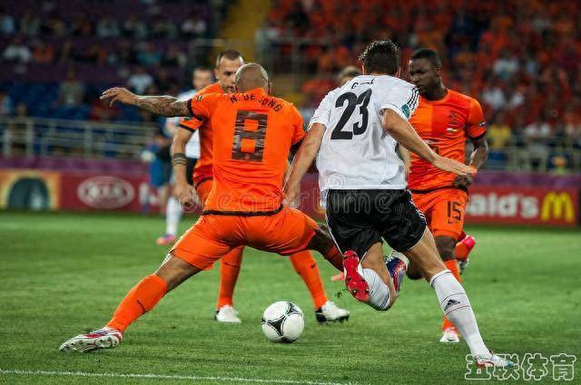 包含欧国联小组赛激情四射，各队实力悬殊角逐白热化的词条