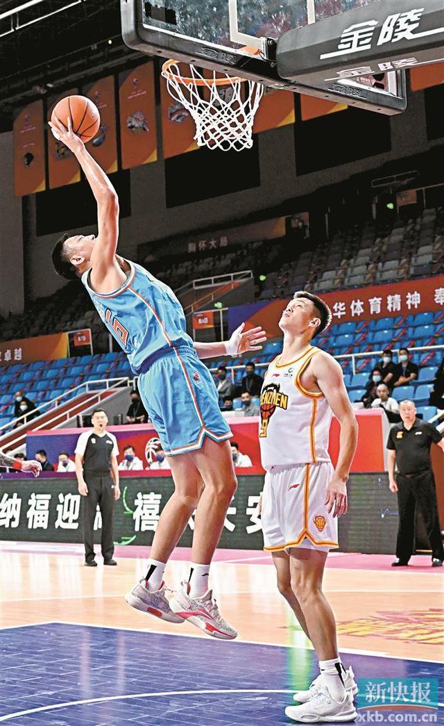 攻守兼顾控球有方！球员们技高一筹